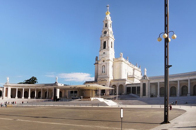 Full-Day Fatima, Nazare, and Obidos Small-Group Tour From Lisbon - Obidos Medieval Town