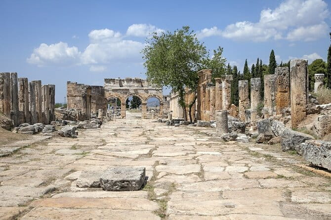 Full-Day Guided Tour in Pamukkale and Salda Lake - Pamukkale’s Healing Waters: Swimming and Relaxation