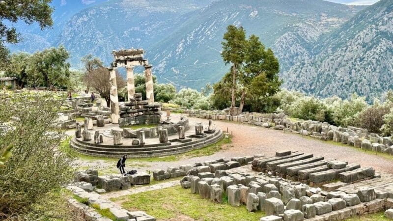 Full Day Private Tour Delphi Navel Of Earth Hosios Loukas 8h - Touring the UNESCO World Heritage Site: Delphi Archeological Complex