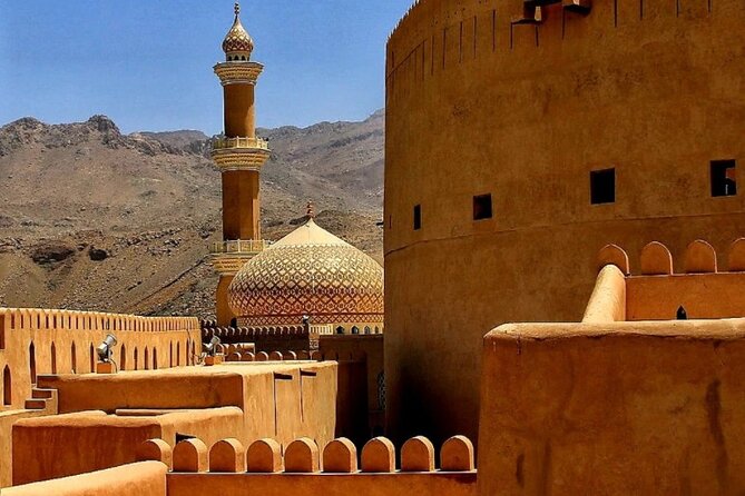 Full Day Private Tour to Nizwa and Jebel Shams From Muscat - Exploring Nizwa Fort