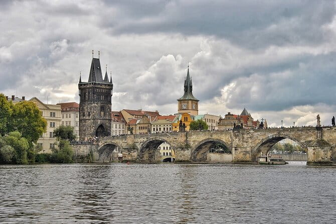 Full-Day Private Tour to Prague from Vienna - Considerations
