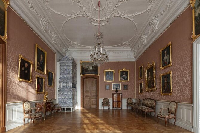 Full-Day Private Trip to Palace and Medieval Castle From Riga - Pickup Information