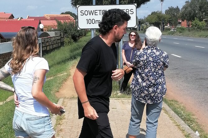 Full-Day Soweto Apartheid Museum and Lunch - Itinerary Highlights
