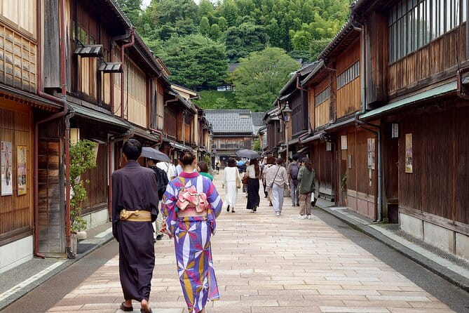 Full-Day Tour From Kanazawa: Samurai, Matcha, Gardens and Geisha - Guide Performance and Customer Feedback
