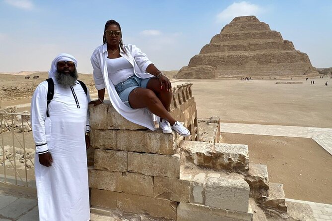 Full-Day Tour Giza Pyramids, Sphinx, Memphis, and Saqqara - Exploring the Giza Pyramids