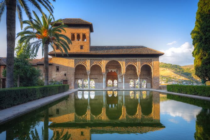 Full Day-Tour to Alhambra from Seville - Arriving at the Alhambra: What to Expect