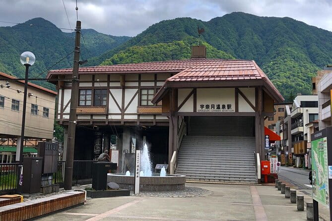 Full Day Tour to Kurobe Gorge and Unazuki Onsen From Kanazawa - Tour Group Size and Accessibility