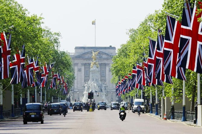 Full Royal Tour: Royal London & Buckingham Palace Tour - The Sum Up