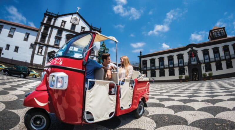 Funchal: Guided Old Town Tuk Tuk Tour and Botanical Gardens - Narrow Streets and Steep Slopes