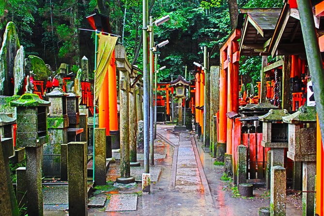 Fushimi Inari Shrine: Explore the 1,000 Torii Gates on an Audio Walking Tour - Tour Details and Accessibility