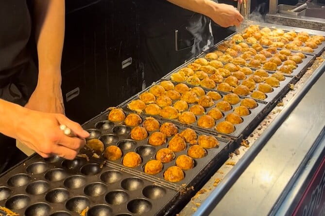 Fusion of Tradition and Modernity Osaka City Tour - Taking in Kimono Experience