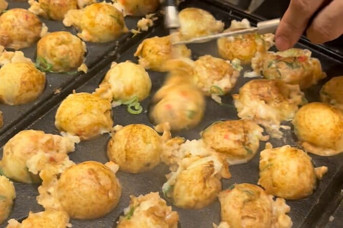 Fusion of Tradition and Modernity Osaka City Tour - Capturing Memorable Moments