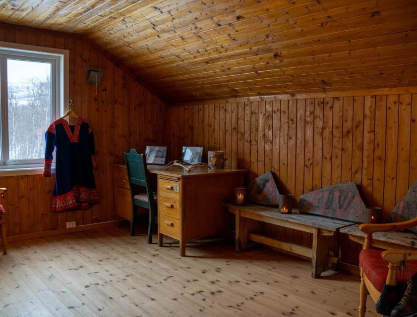 Gallery Visit and Storytelling at Gargia Lodge - Key Points