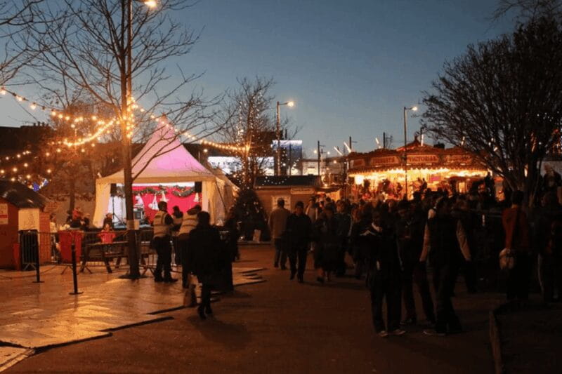 Galway: Christmas Market and City Highlights Walking Tour - Starting at Eyre Square: The Heart of Galway’s Festivities