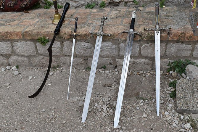 Game of Thrones Extended Tour With Swords and Props - Interacting With Props