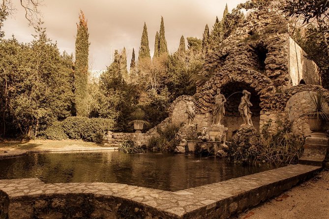 Game of Thrones Extended Tour With Swords and Props - Personalized Small-Group Tour