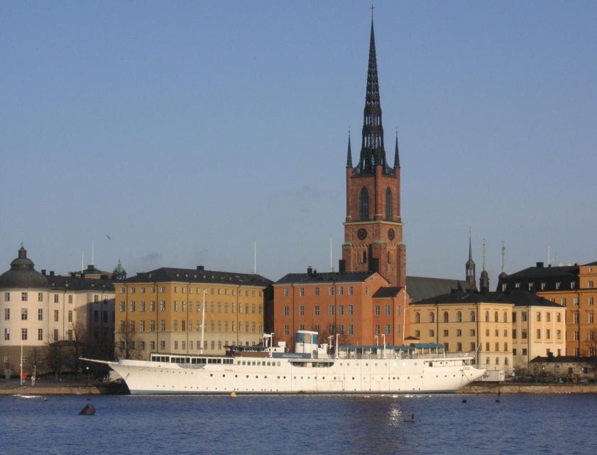 Gamla Stan: A Self-Guided Audio Tour of Stockholm's Old City - Strolling Gamla Stans Streets
