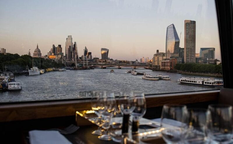 Gastronomic 6-course fine-dining dinner on Luxury London Bus - Final Thoughts: Who Is It Perfect For?