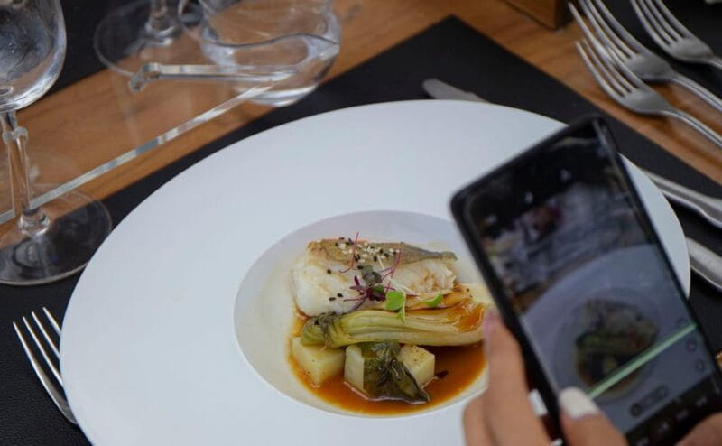 Gastronomic 6-course fine-dining dinner on Luxury London Bus - FAQ