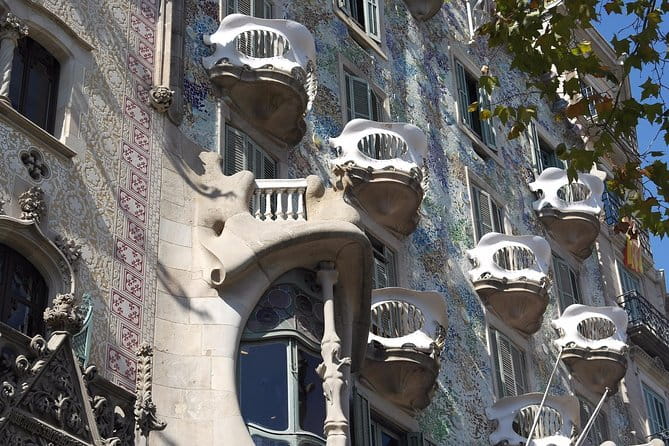Gaudi's Casa Batlló and La Pedrera with Chocolate Tasting - Starting Point: Passeig de Gràcia’s Architectural Gems
