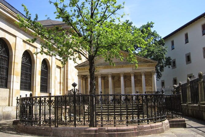 Gaztelugatxe and Gernika Tour From San Sebastian - Is This Tour for You?