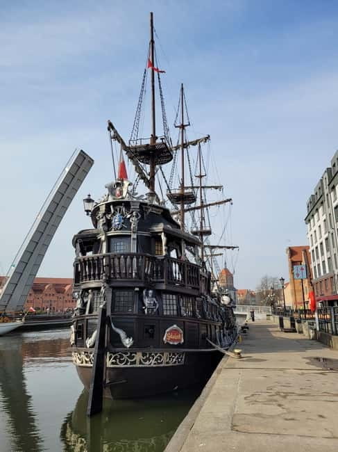 Gdansk: 8:30PM Evening Cruise With Live Music on Black Pearl - Practical Details: Logistics and Value