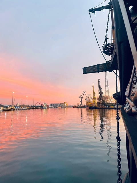 Gdansk: 8:30PM Evening Cruise With Live Music on Black Pearl - FAQ