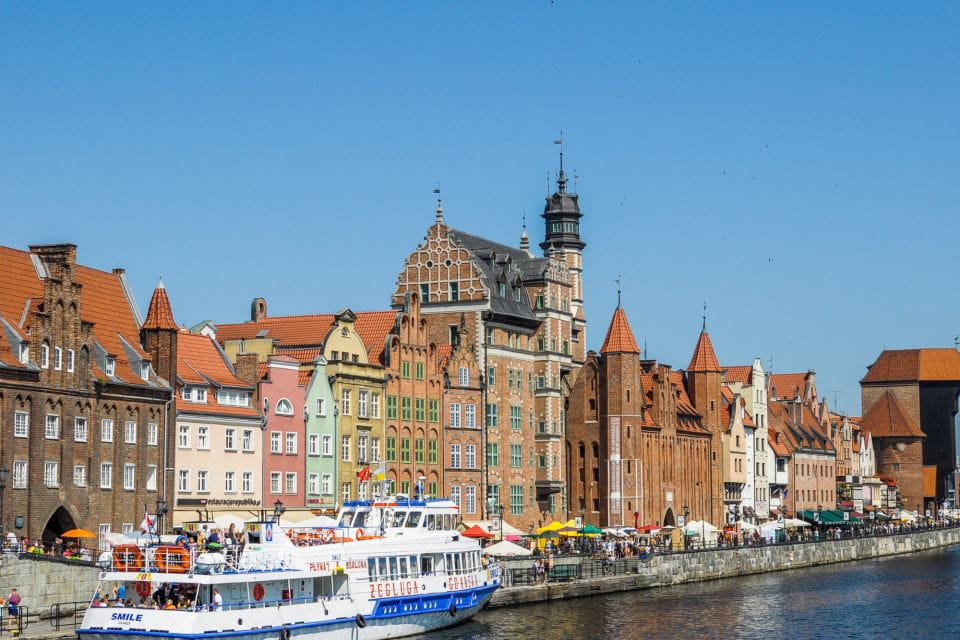 Gdańsk: First Discovery Walk and Reading Walking Tour - Experience Highlights