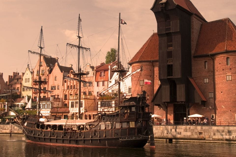 Gdańsk: First Discovery Walk and Reading Walking Tour - Inclusions and Exclusions