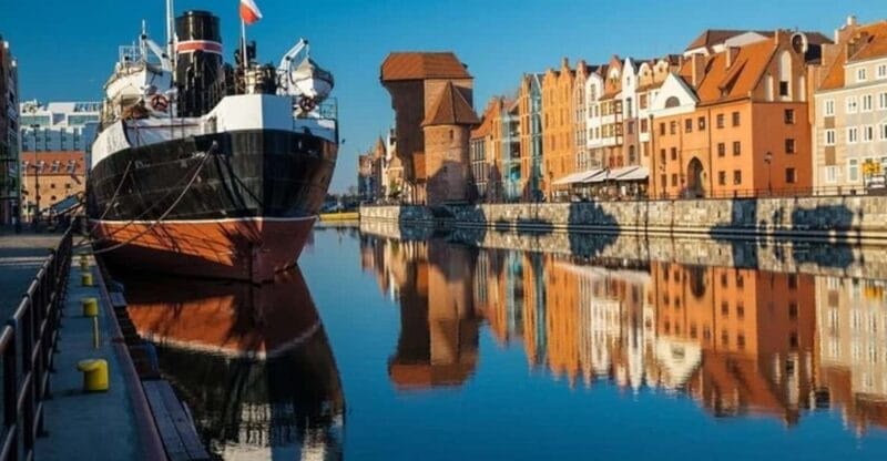 Gdansk : Highlights & Hidden gems Walking Tour - Visiting St. Mary’s Church: One of the Largest Brick Churches Worldwide