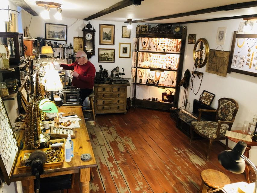 Gdansk: Private 1-Hour Amber Workshop - Touch and Work With Amber