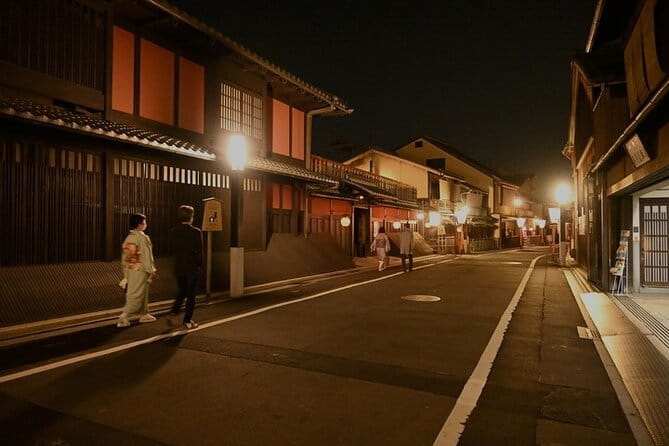 Geisha Streets & Real Kyoto Magical Night (w/Kyoto Snack) - Gion District: Uncovering Geisha Culture