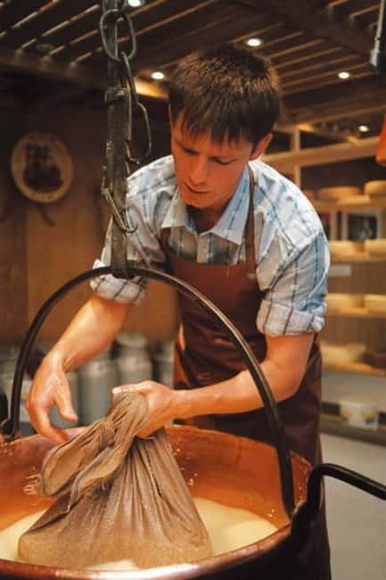 Geneva: Gruyères Tour with Chocolate, Cheese & Golden Train - FAQ