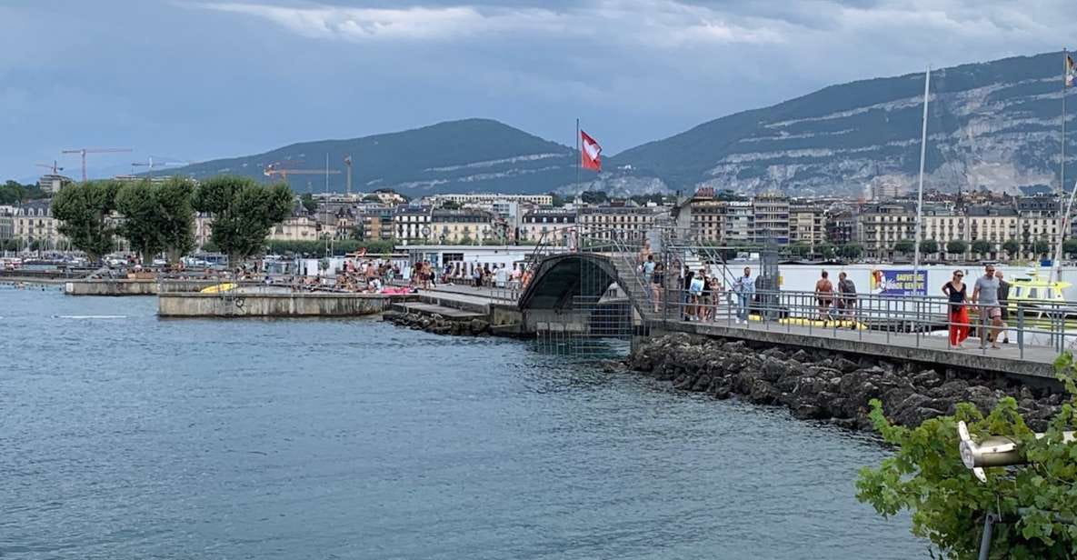 Geneva Lakeside Stroll: A Self-Guided Audio Tour - Strolling Along the Right Bank