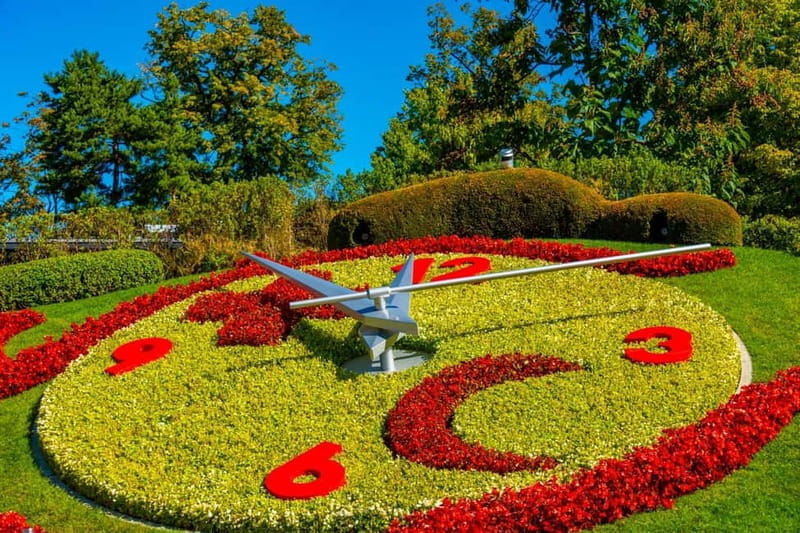 Geneva Old Town Private Tour with Lake Genova Cruise Tickets - Discovering Old Town: A Walk Through Geneva’s Historic Heart