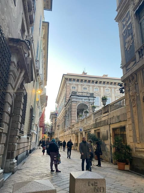Genoa: Walking Tour/Personalized guided tour - Entering Genoa’s Historic Center: What to Expect