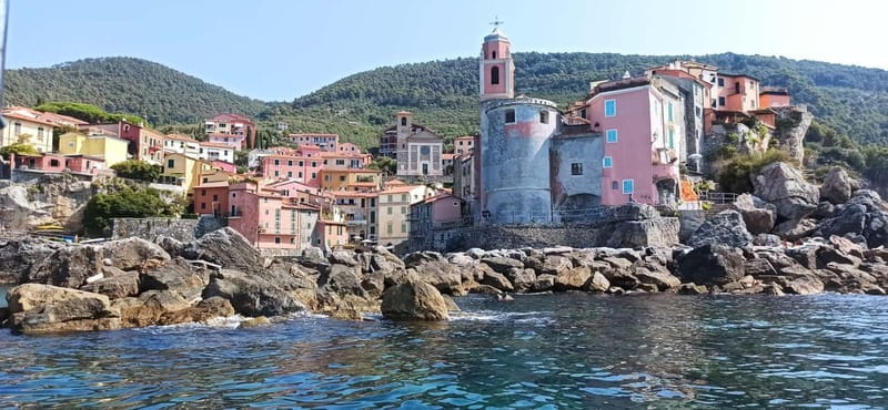 GHP LUXURY BOAT 4 HOURS PRIVATE TOUR - GULF OF THE POETS - The Experience: Navigating Liguria’s Coastal Treasures