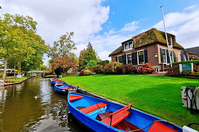 Giethoorn, Afsluitdijk, Zaanse Schans Day Tour Mini VIP Bus Incl. Hotel Pick Up - Convenient Mercedes Minibus Transport