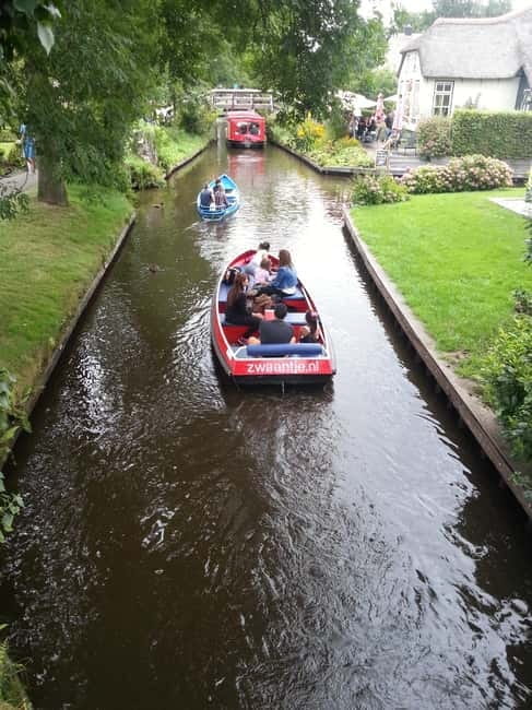 Giethoorn: Boat Rental 2,5 hour 1-8 persons - Price, Logistics, and Practical Tips