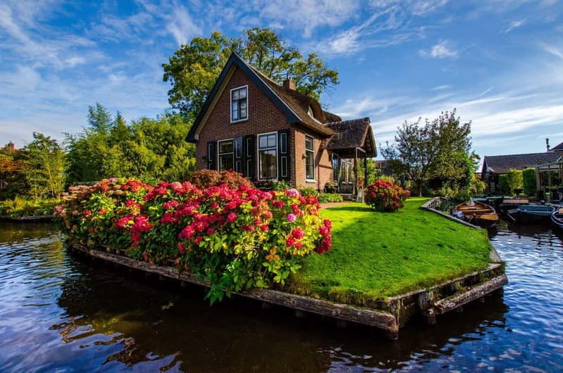 Giethoorn: Canal Cruise & lake Tour & Sightseeing Village - Key Points / Takeaways