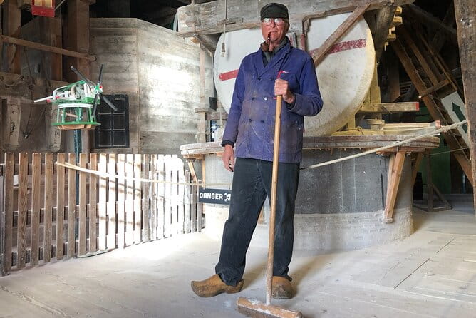Giethoorn, Private Boat Tour & Zaanse Schans Windmills - Exploring Dutch Heritage at Zaanse Schans: Windmills and More