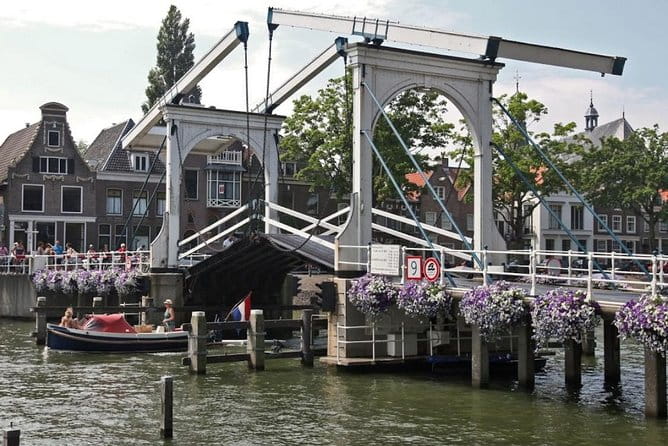 Giethoorn Private Tour Guide Giethoorn in luxury Jaguar S Type - Setting the Scene: Why Choose This Tour?