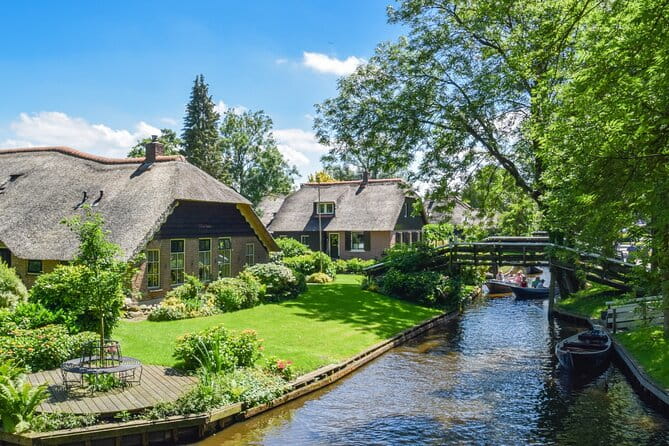 Giethoorn Private Tour with Cruise and Lunch from Amsterdam - Introduction to the Giethoorn private tour