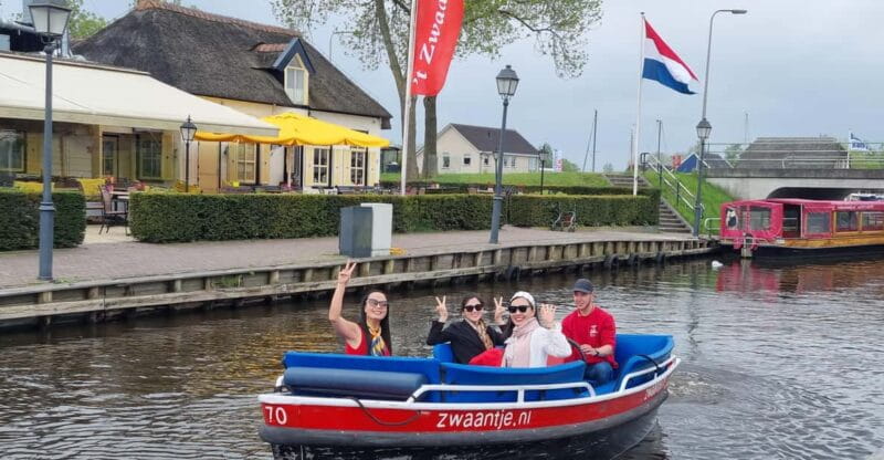 Giethoorn private tour with open boat and local captain - Price and What It Gets You