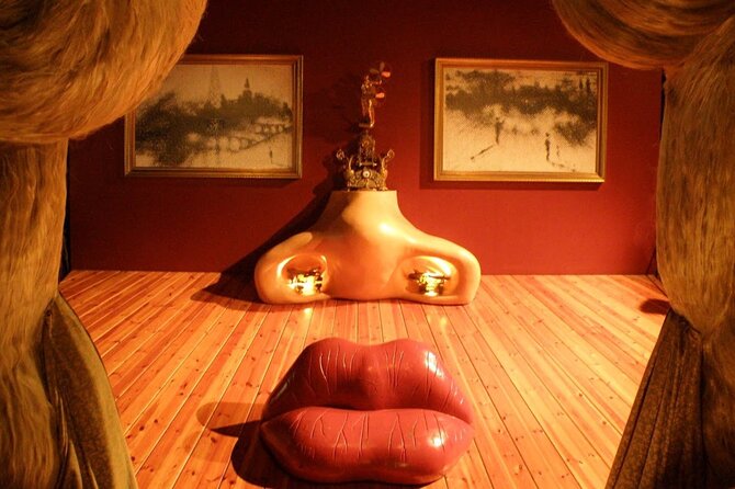 Girona & Dali Museum Small Group Tour With Pick-Up From Barcelona - Visiting the Dali Museum