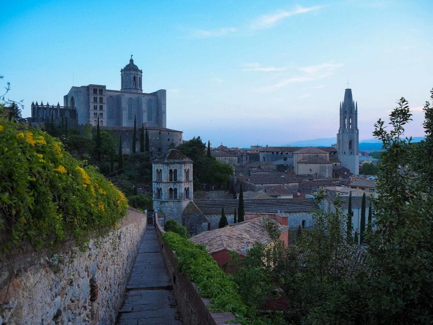Girona: Guided 2-Hour Walking Tour With Food Tasting - Meeting Point and Accessibility