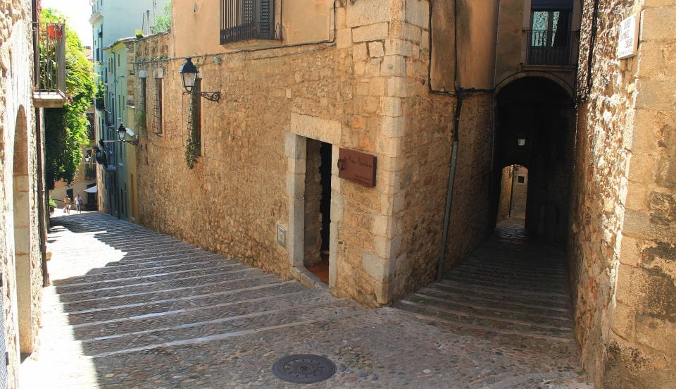 Girona: Small Group Walking Tour - Historical Significance of Girona
