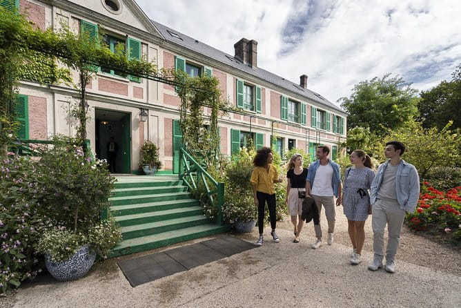 Giverny Monet's House and Gardens plus Shopping Session Day Trip - Who’s this tour best for?
