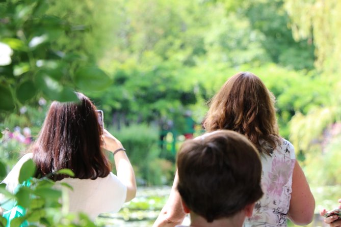 Givernys House & Gardens Plus Versailles Palace Day Trip With Lunch From Paris - Guided Tour of Versailles Palace