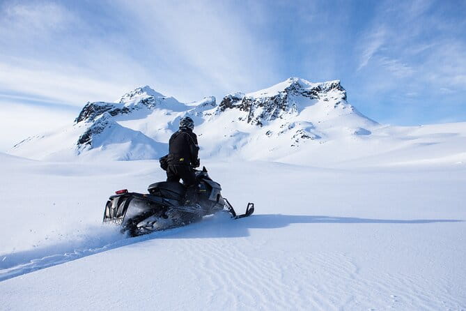 Glacier Rush  Fast pace snowmobile - SnoMo Glacier - The Snowmobiling Experience: Riding Yamaha Vipers